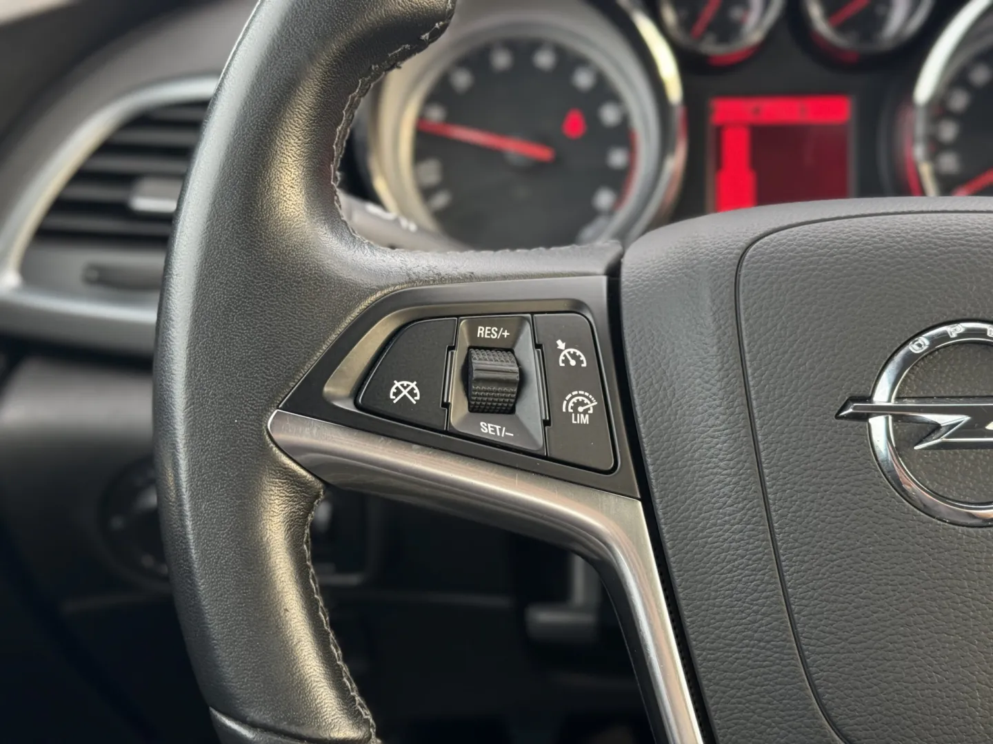 Cumpara/ Vinde online Opel Astra 2013 SH, la cel mai bun pret pentru tine!