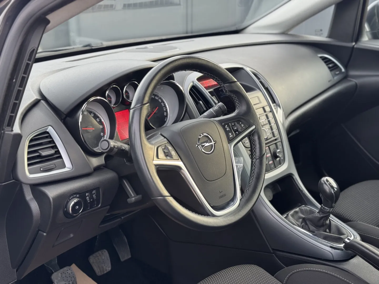 Cumpara/ Vinde online Opel Astra 2013 SH, la cel mai bun pret pentru tine!