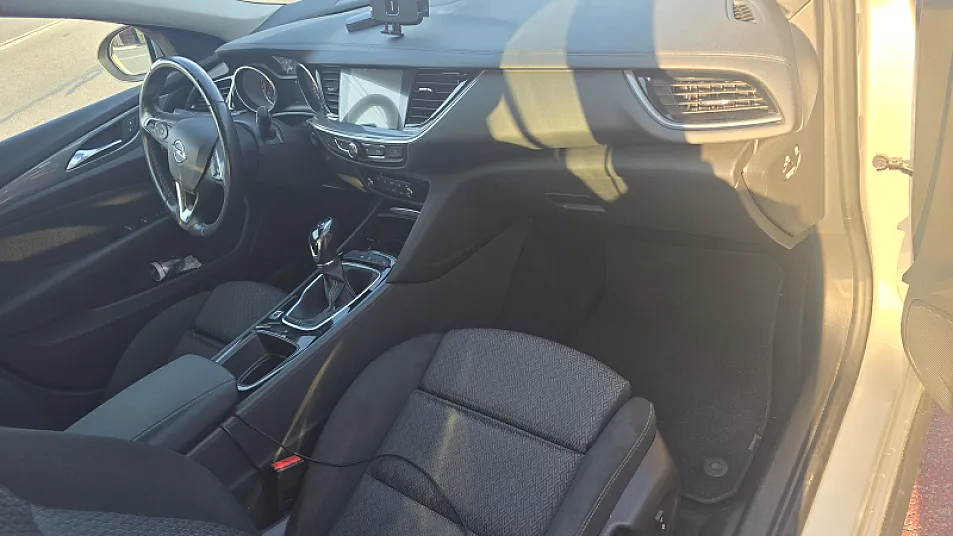Cumpără / Vinde Opel Insignia 2018 SH, la cel mai bun pret pentru tine!