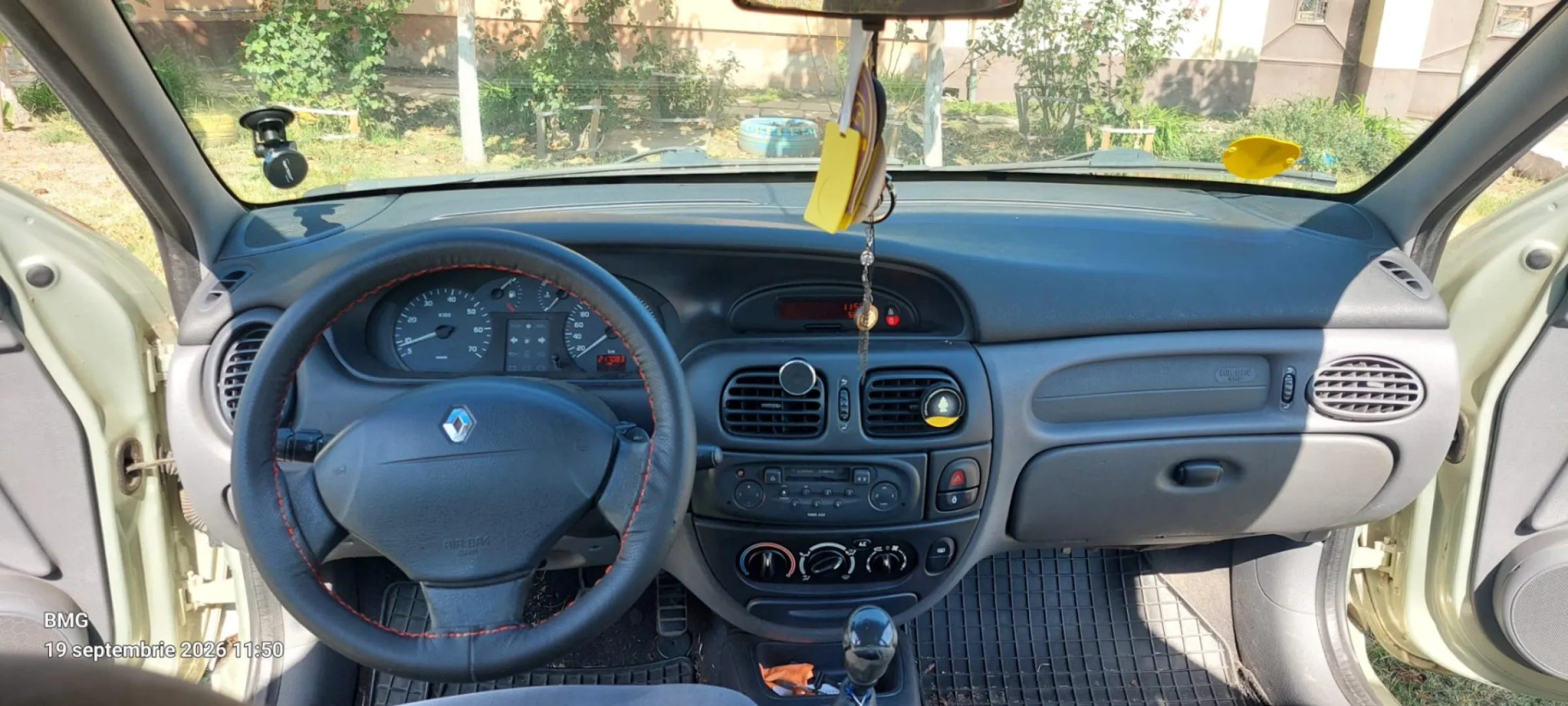 Cumpara/ Vinde online Renault Megane 2000 SH, la cel mai bun pret pentru tine!