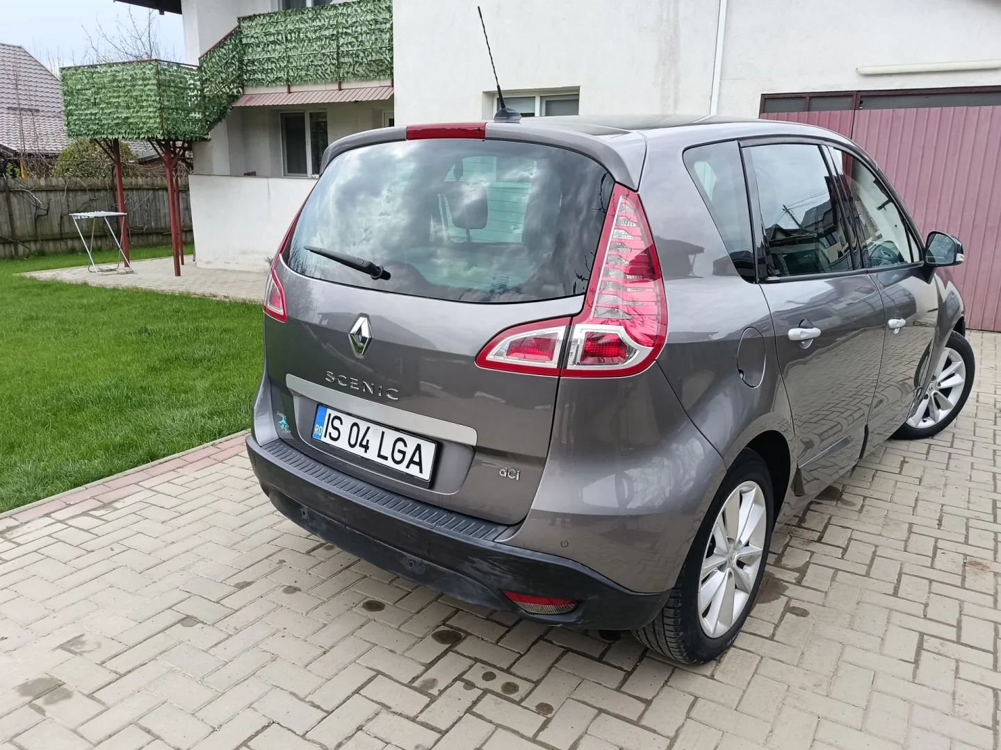 Cumpara/ Vinde online Renault  Grand Scenic 2011 SH, la cel mai bun pret pentru tine!