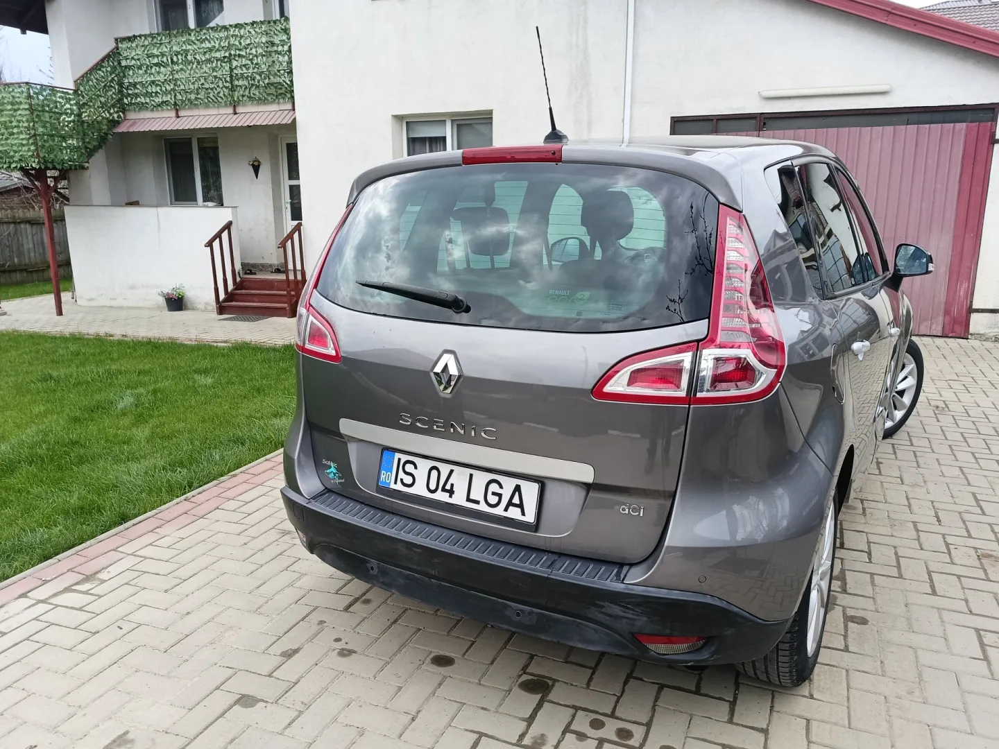 Cumpara/ Vinde online Renault  Grand Scenic 2011 SH, la cel mai bun pret pentru tine!