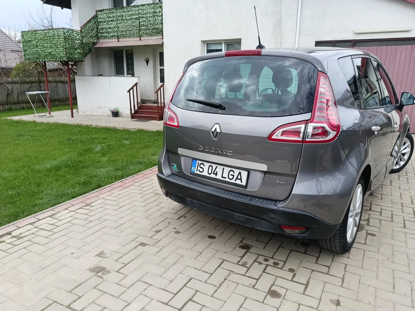 Cumpara/ Vinde online Renault  Grand Scenic 2011 SH, la cel mai bun pret pentru tine!