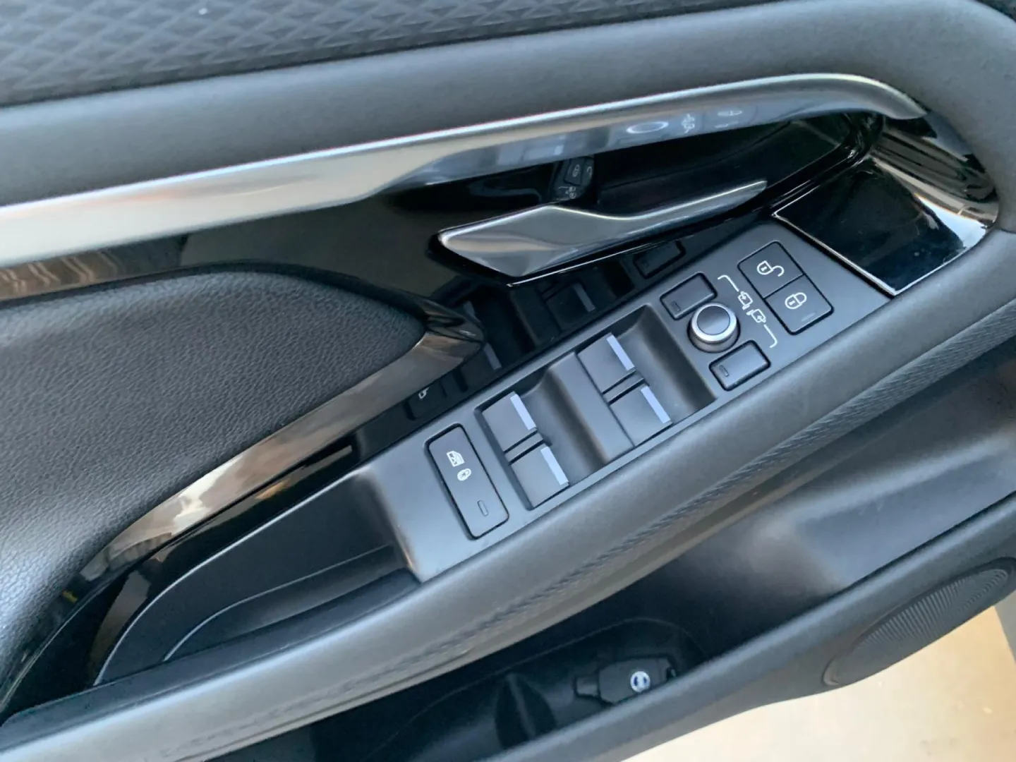 Cumpara/ Vinde online Land Rover Range Rover Evoque 2020 SH, la cel mai bun pret pentru tine!