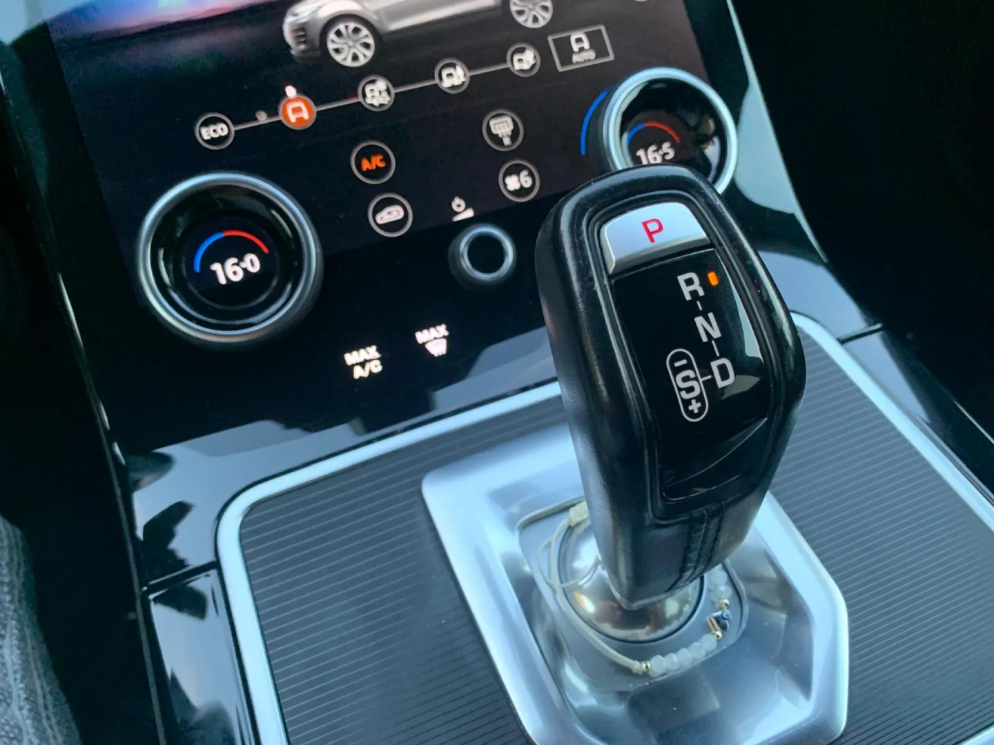 Cumpara/ Vinde online Land Rover Range Rover Evoque 2020 SH, la cel mai bun pret pentru tine!