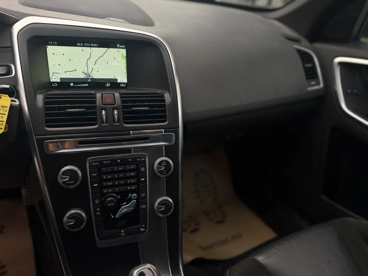 Cumpara/ Vinde online Volvo XC60 2017 SH, la cel mai bun pret pentru tine!