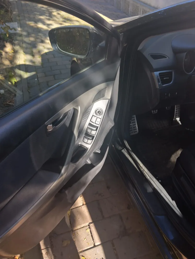 Cumpara/ Vinde online Hyundai Elantra 2012 SH, la cel mai bun pret pentru tine!