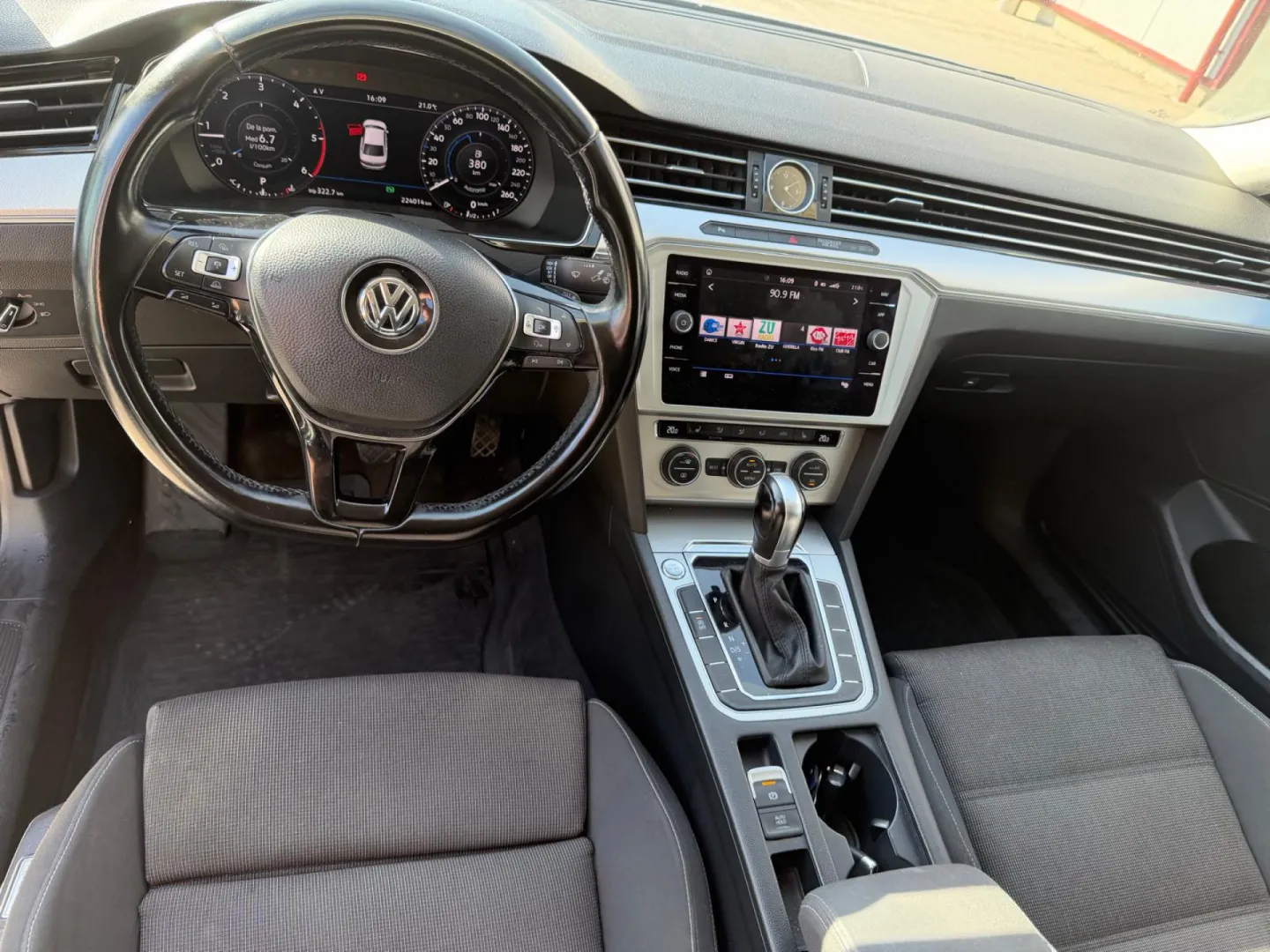 Cumpara/ Vinde online Volkswagen Passat 2018 SH, la cel mai bun pret pentru tine!
