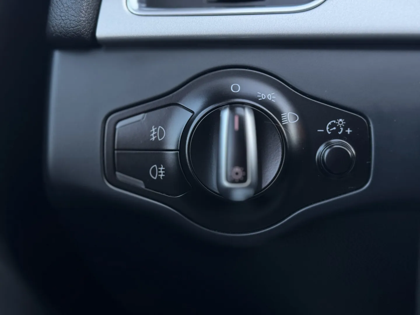 Cumpara/ Vinde online Audi A4 2009 SH, la cel mai bun pret pentru tine!