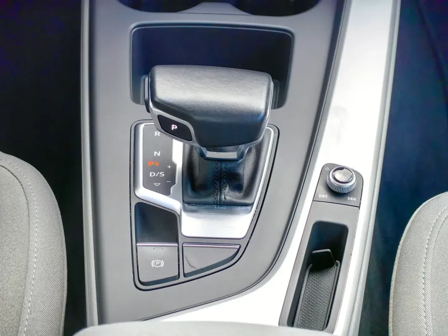Cumpara/ Vinde online Audi A4 2021 SH, la cel mai bun pret pentru tine!