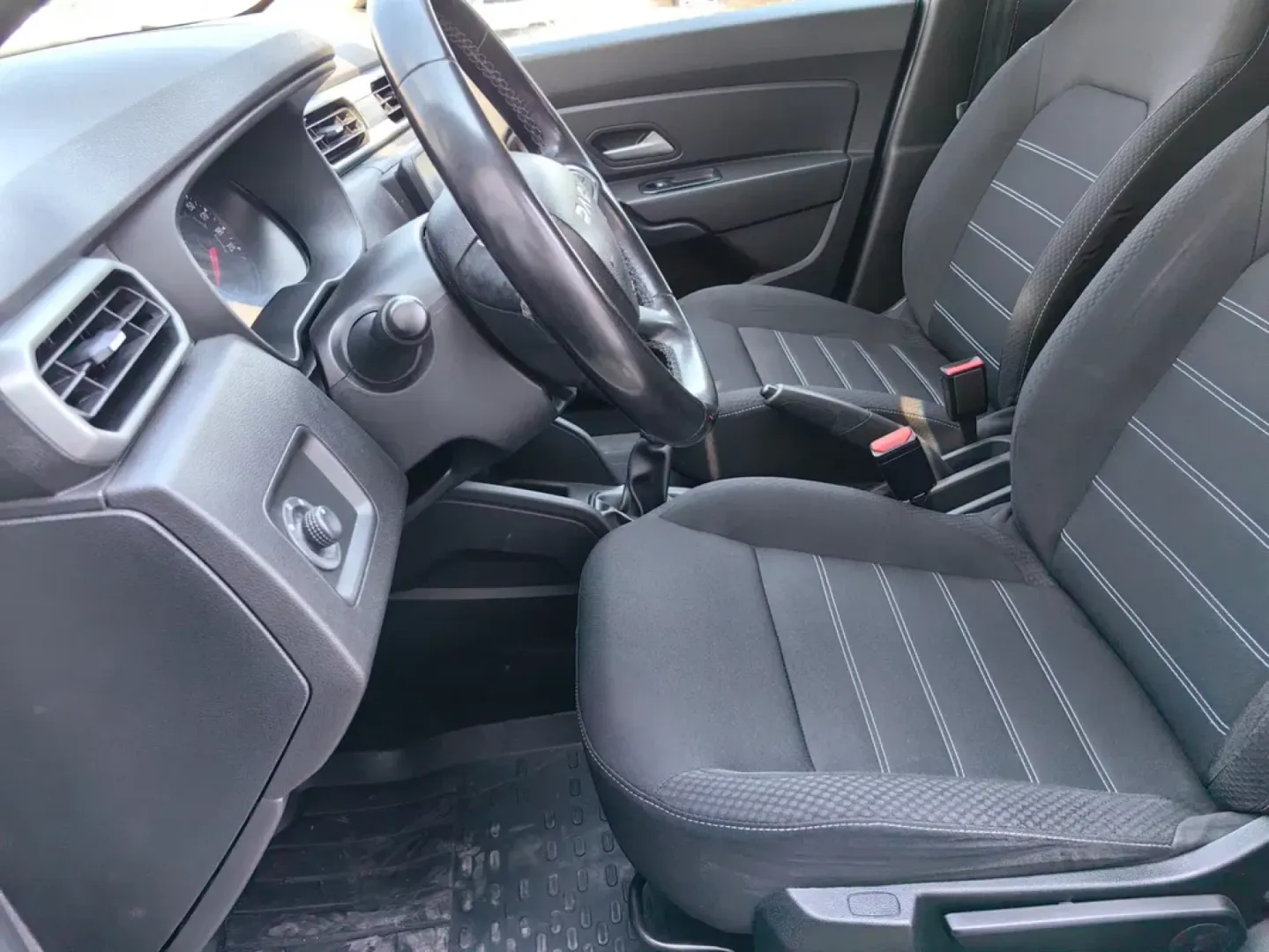 Cumpara/ Vinde online Dacia Duster 2023 SH, la cel mai bun pret pentru tine!