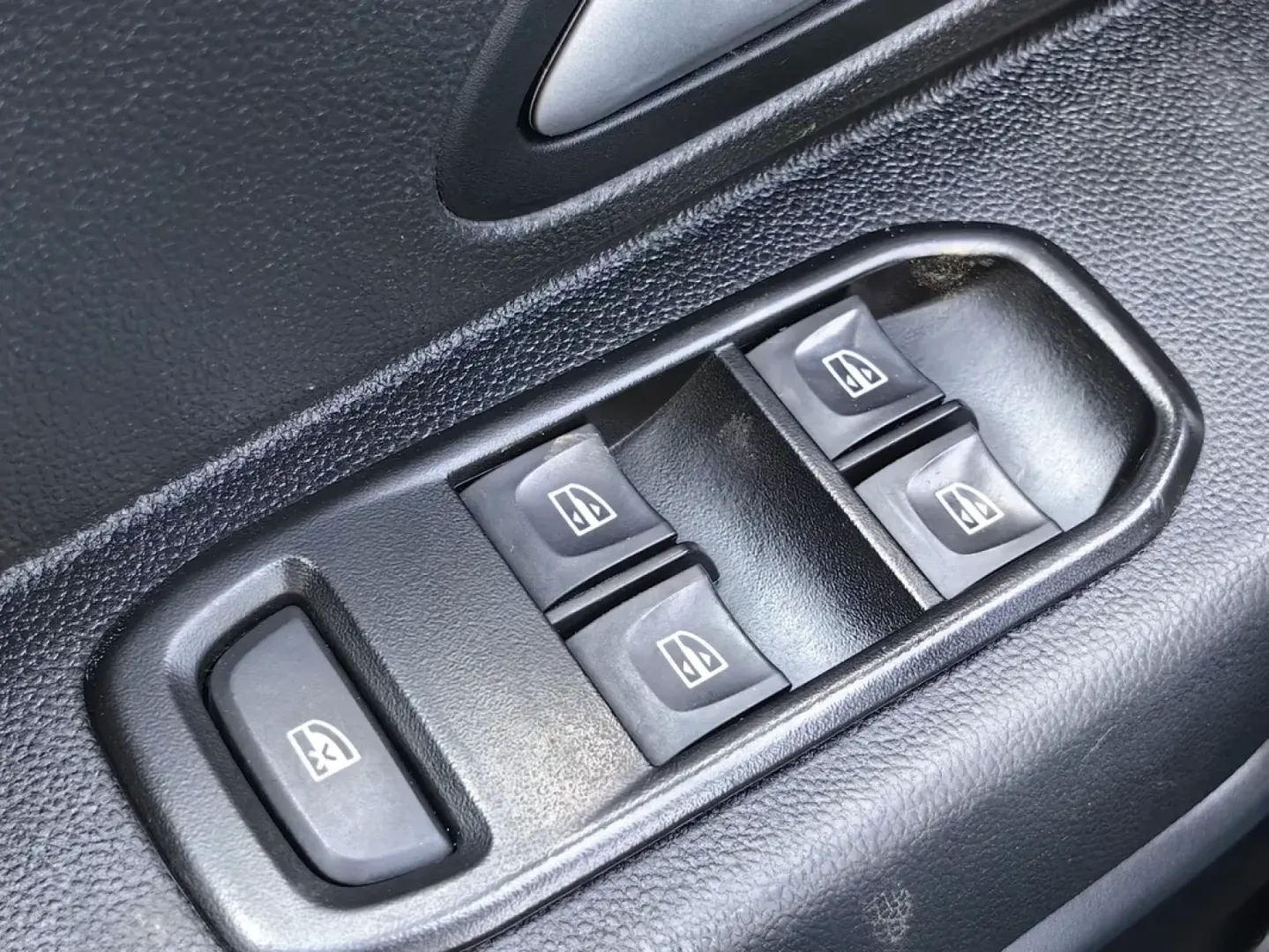 Cumpara/ Vinde online Dacia Duster 2023 SH, la cel mai bun pret pentru tine!