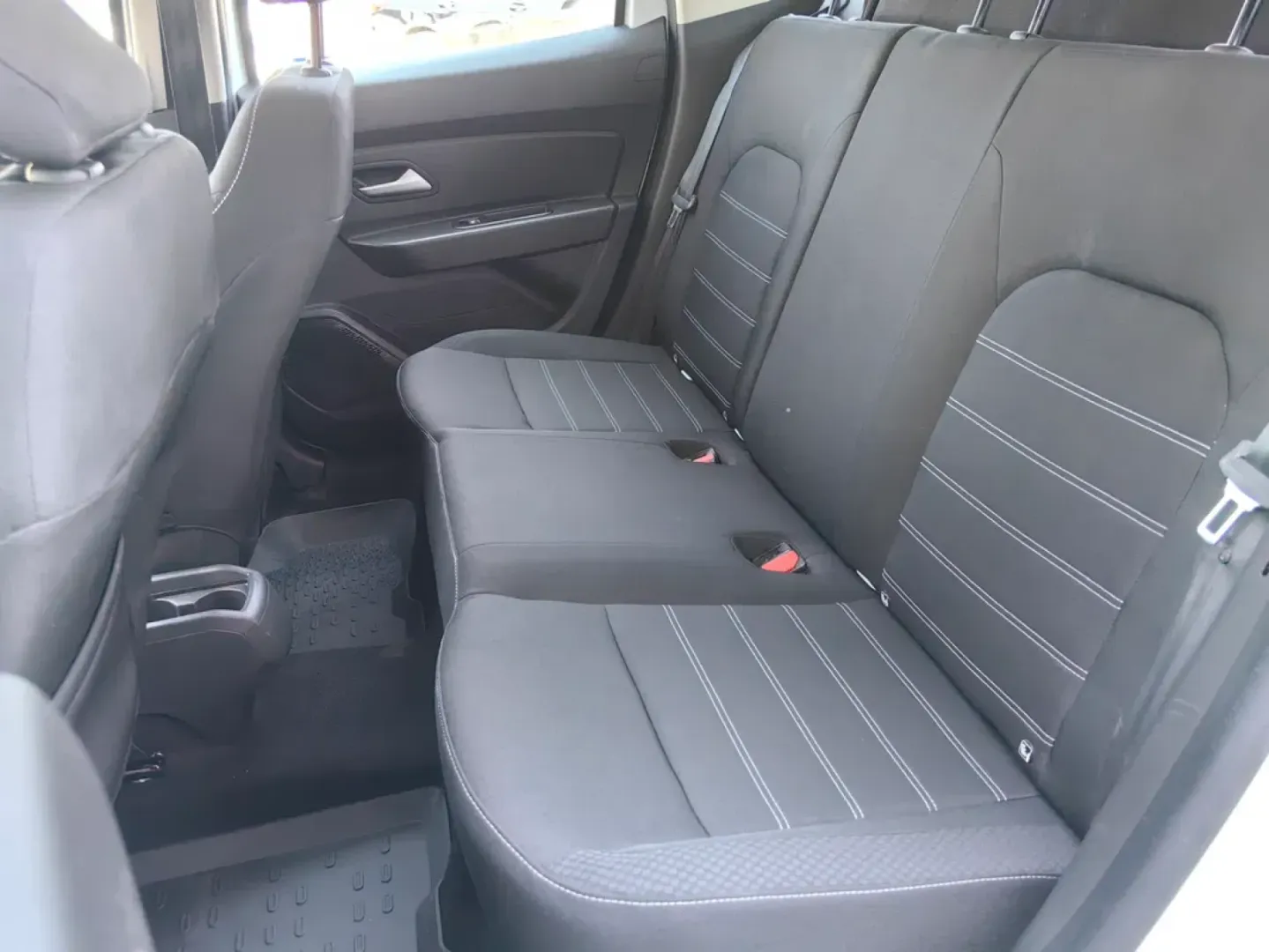 Cumpara/ Vinde online Dacia Duster 2023 SH, la cel mai bun pret pentru tine!