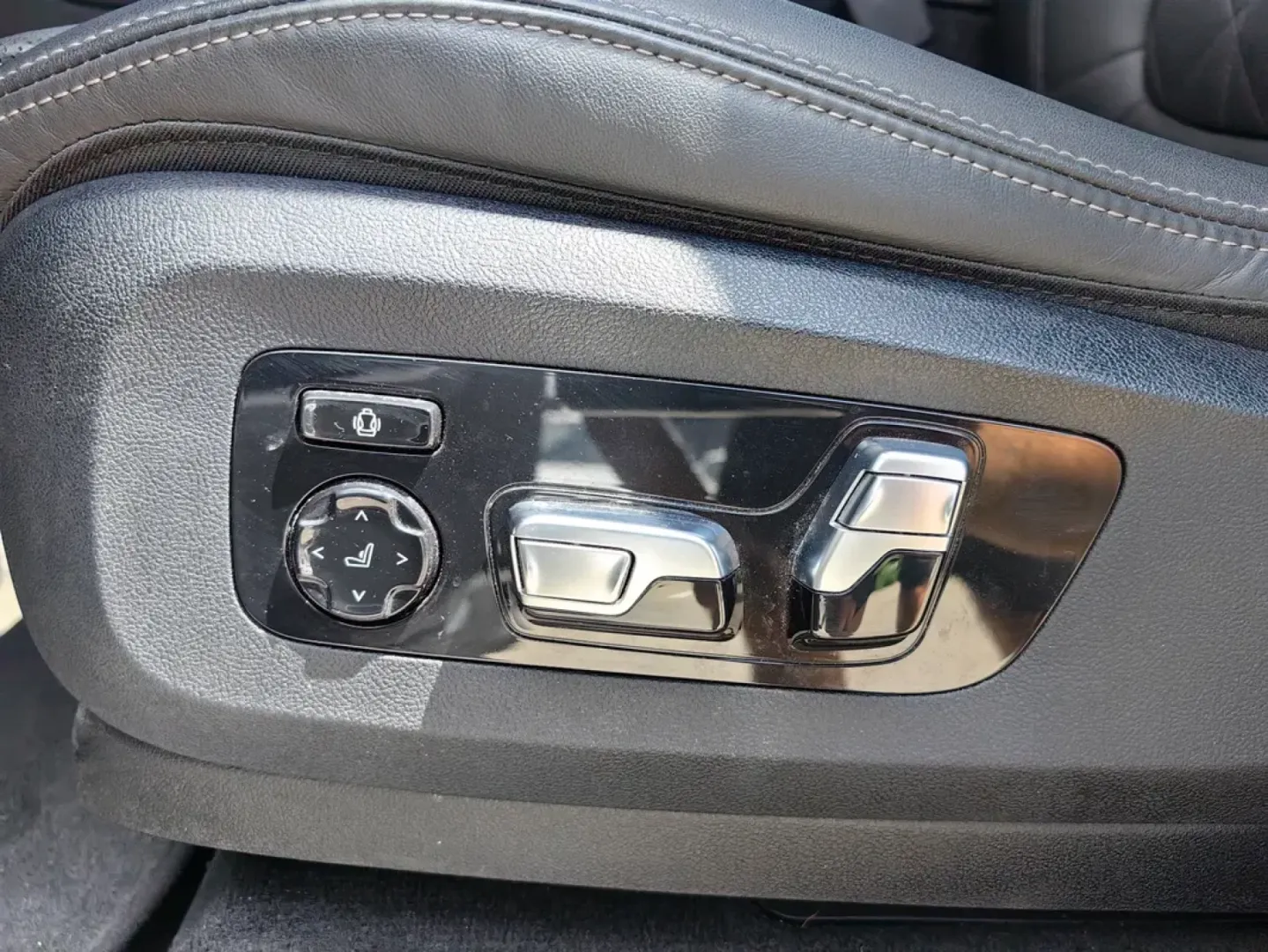 Cumpara/ Vinde online BMW X5 2023 SH, la cel mai bun pret pentru tine!