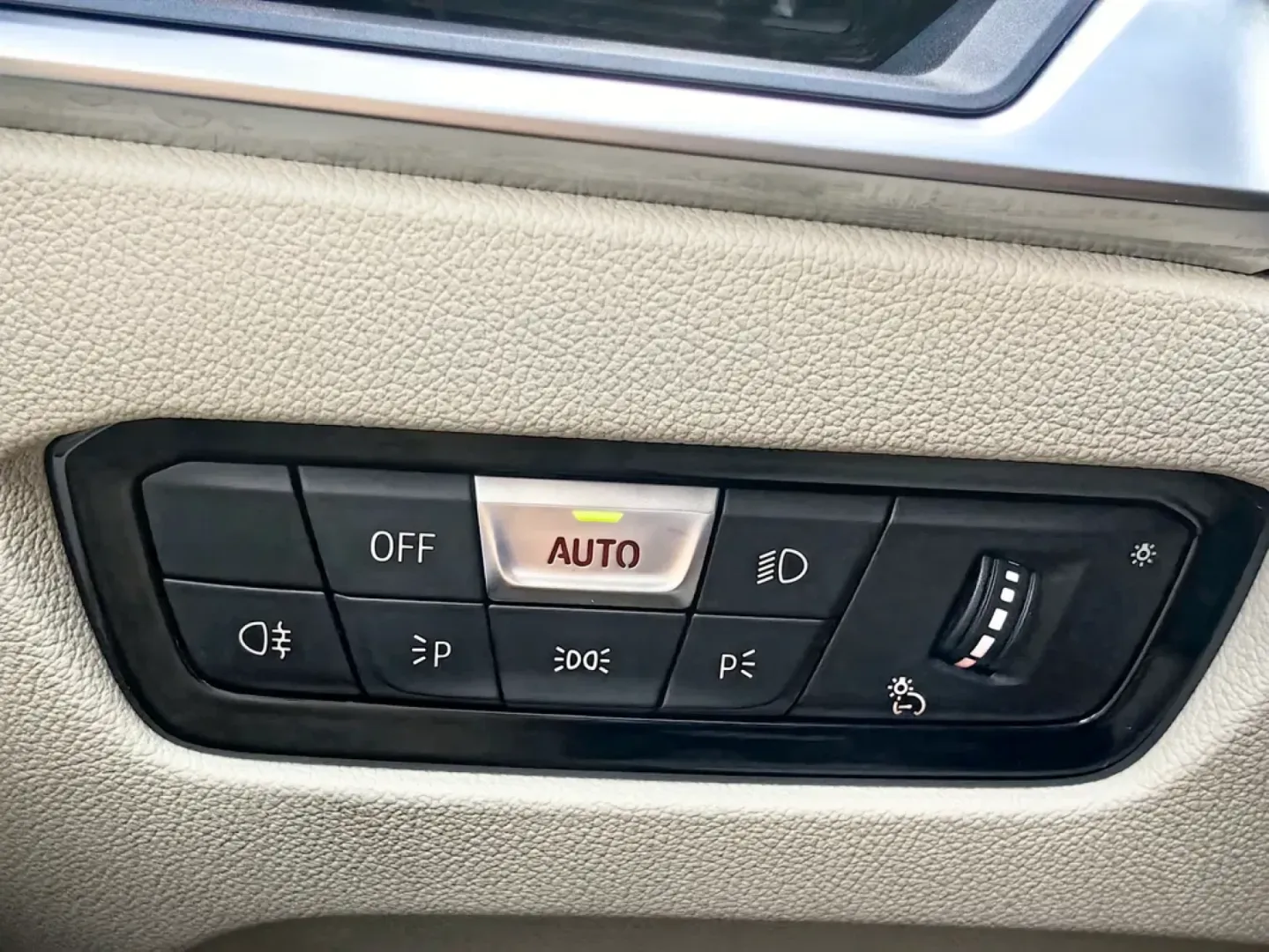Cumpara/ Vinde online BMW 3 Series 2022 SH, la cel mai bun pret pentru tine!