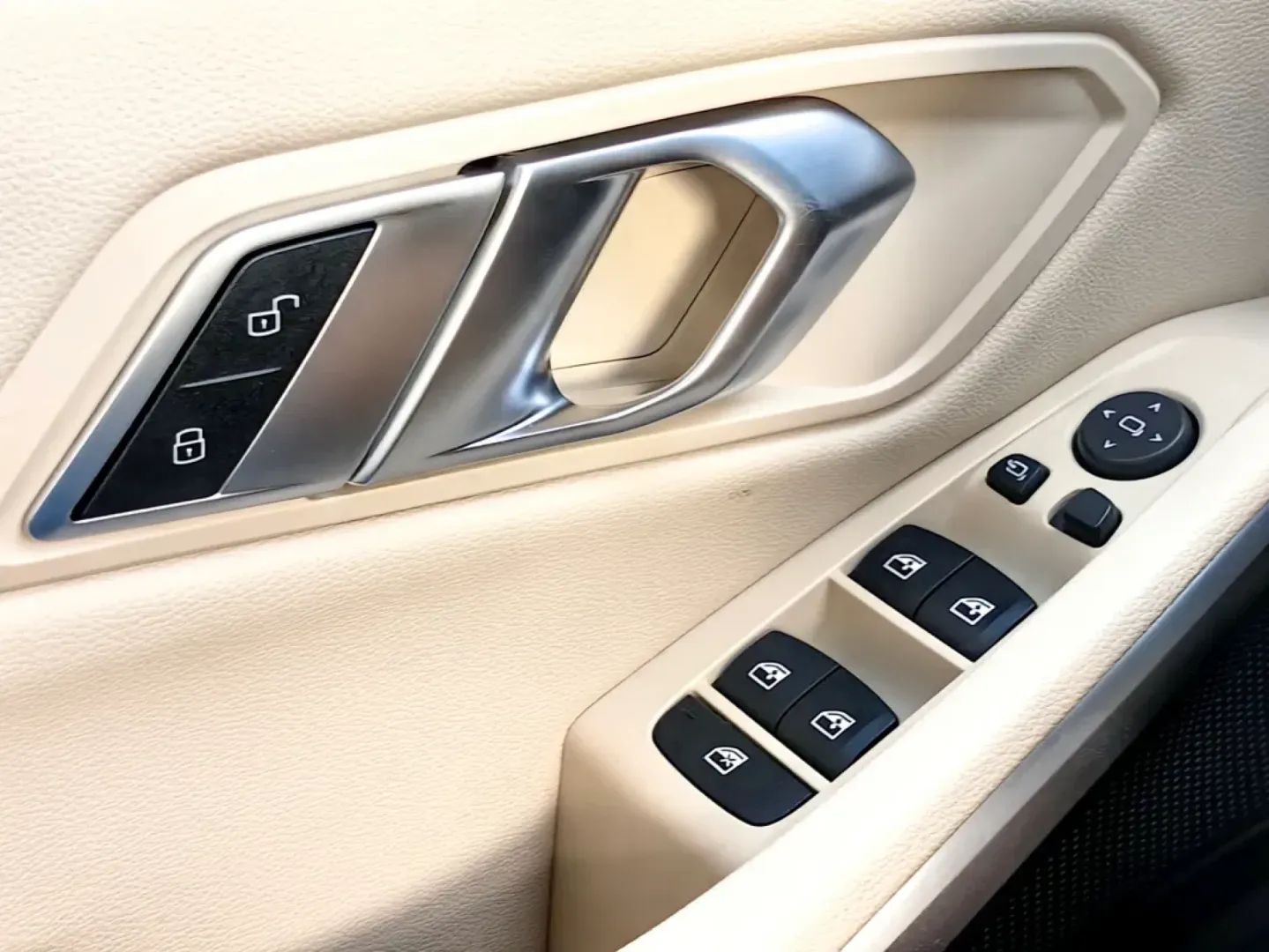 Cumpara/ Vinde online BMW 3 Series 2022 SH, la cel mai bun pret pentru tine!