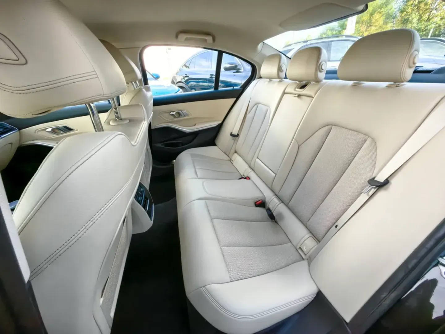 Cumpara/ Vinde online BMW 3 Series 2022 SH, la cel mai bun pret pentru tine!