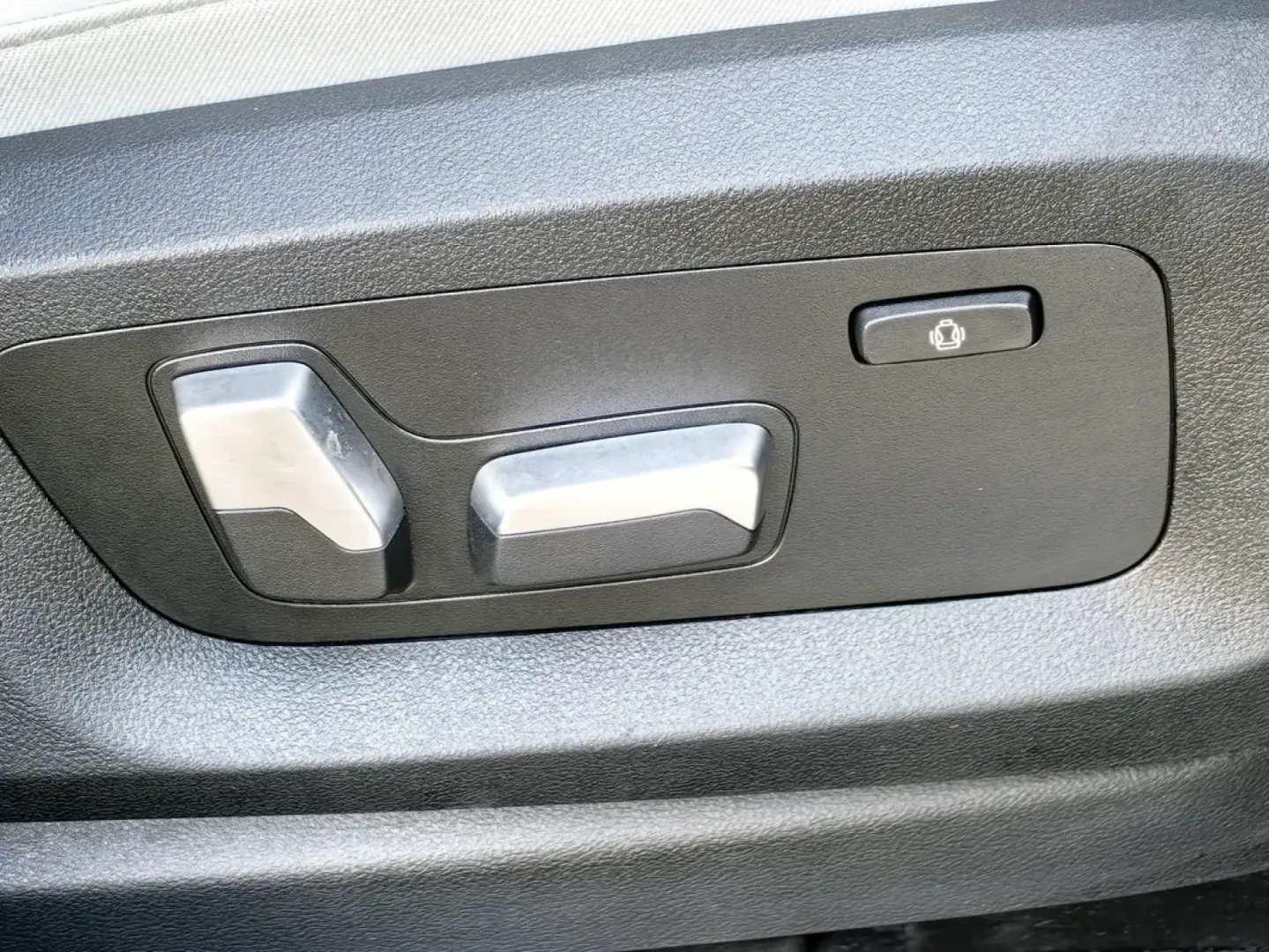 Cumpara/ Vinde online BMW X6 2022 SH, la cel mai bun pret pentru tine!