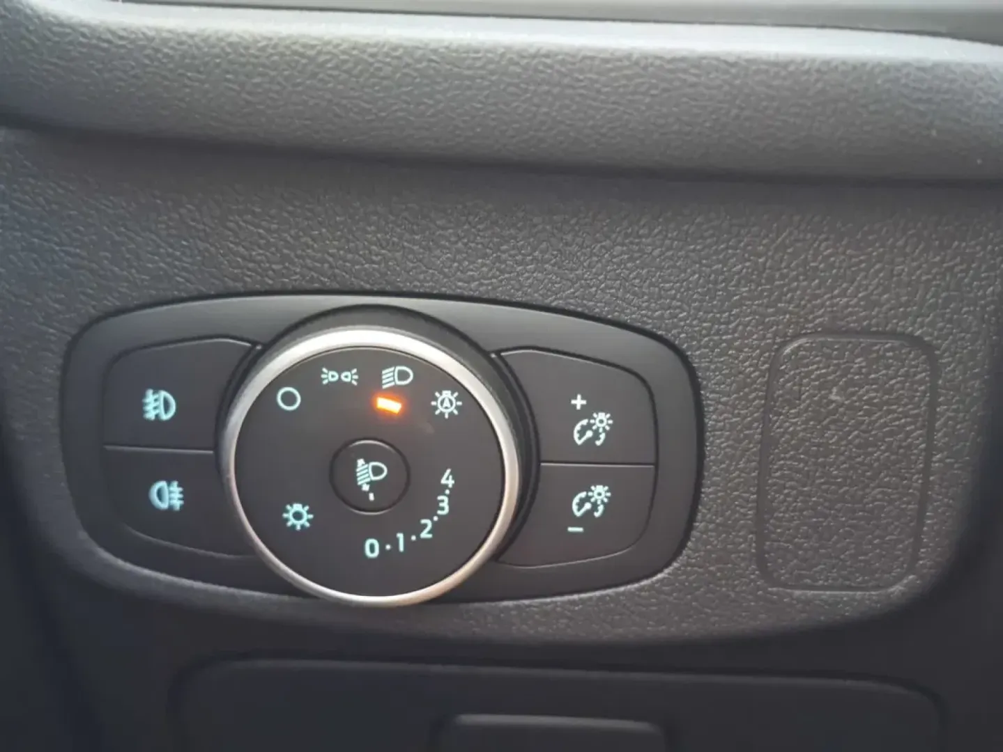 Cumpara/ Vinde online Ford Focus 2020 SH, la cel mai bun pret pentru tine!