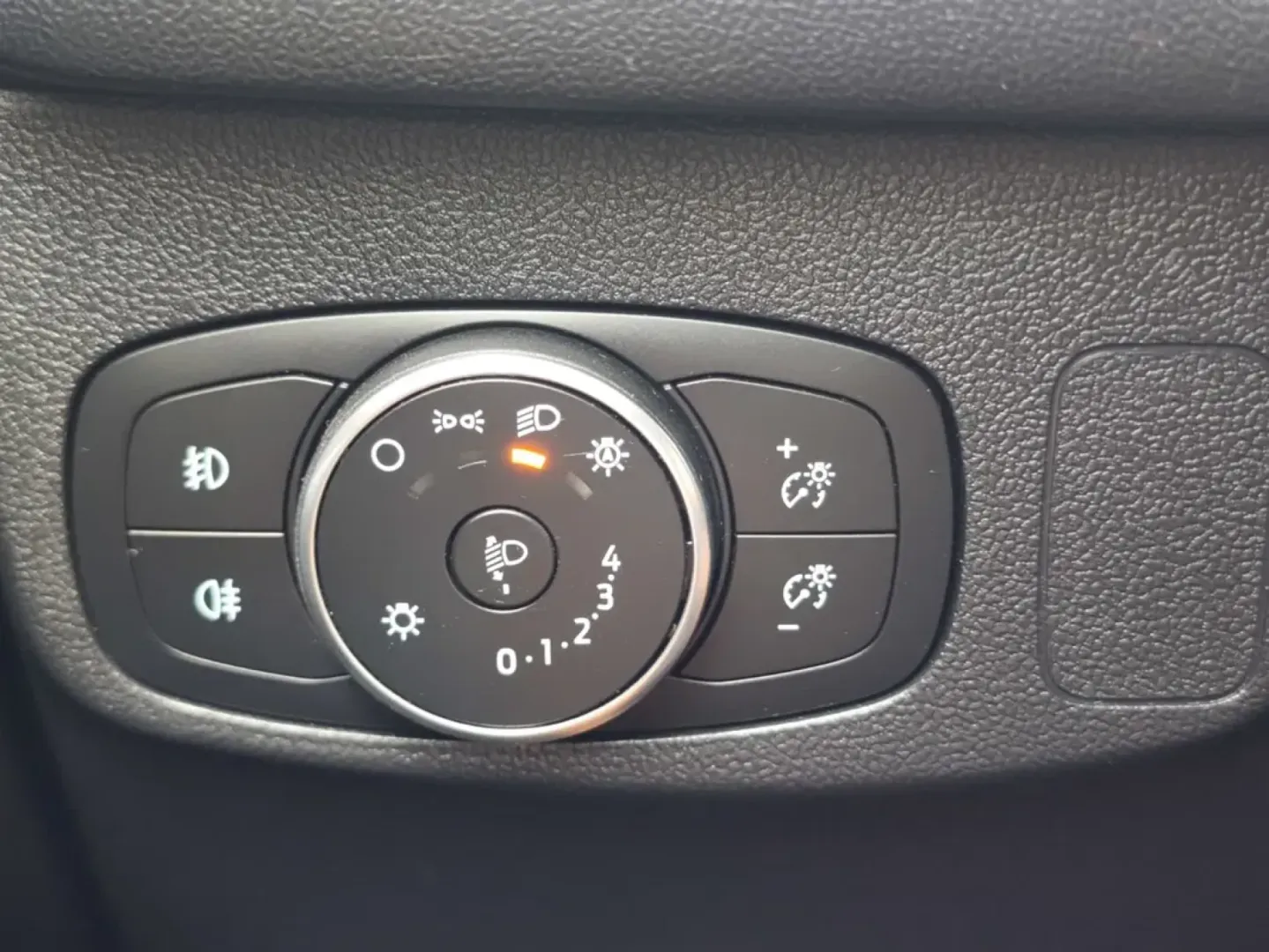 Cumpara/ Vinde online Ford Focus 2020 SH, la cel mai bun pret pentru tine!