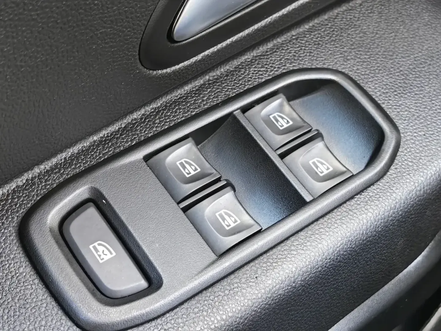 Cumpara/ Vinde online Dacia Duster 2021 SH, la cel mai bun pret pentru tine!
