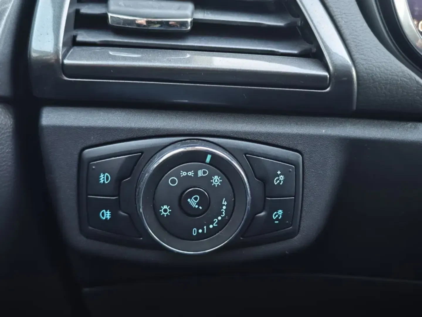 Cumpara/ Vinde online Ford Mondeo 2021 SH, la cel mai bun pret pentru tine!