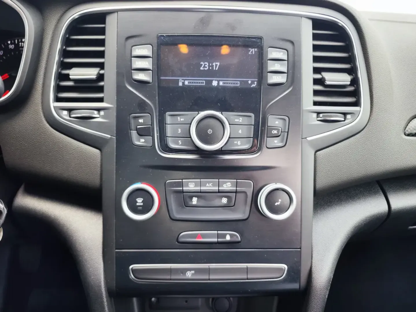 Cumpara/ Vinde online Renault Megane 2022 SH, la cel mai bun pret pentru tine!