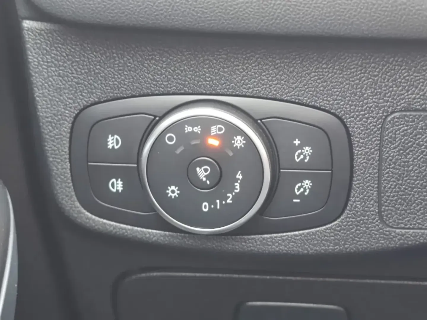 Cumpara/ Vinde online Ford Focus 2019 SH, la cel mai bun pret pentru tine!