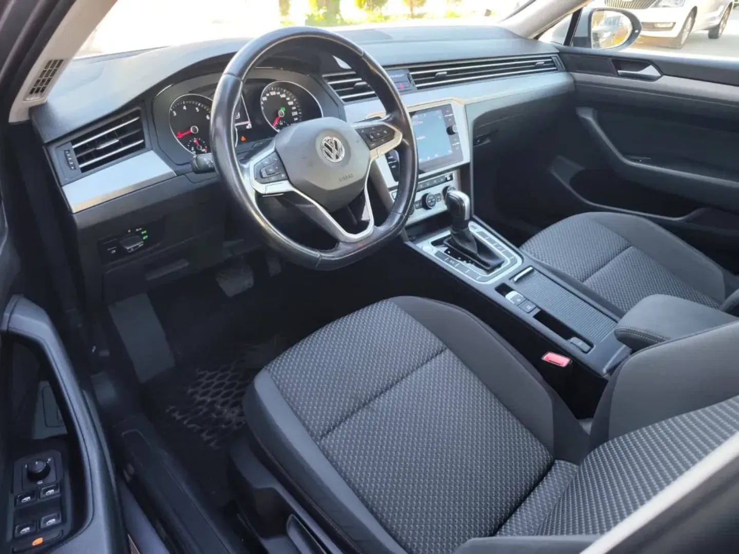 Cumpara/ Vinde online Volkswagen Passat 2020 SH, la cel mai bun pret pentru tine!