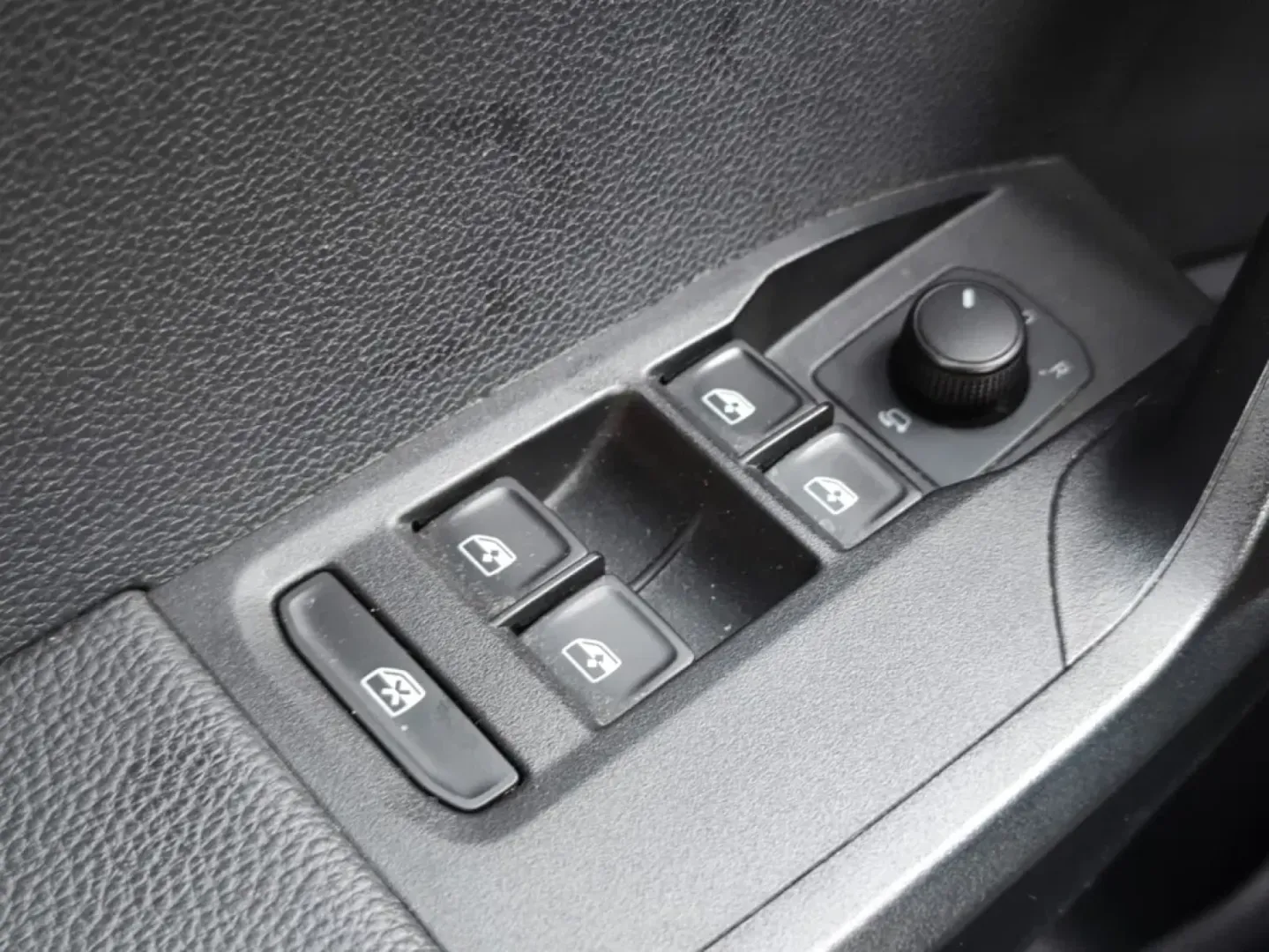 Cumpara/ Vinde online Seat Arona 2021 SH, la cel mai bun pret pentru tine!