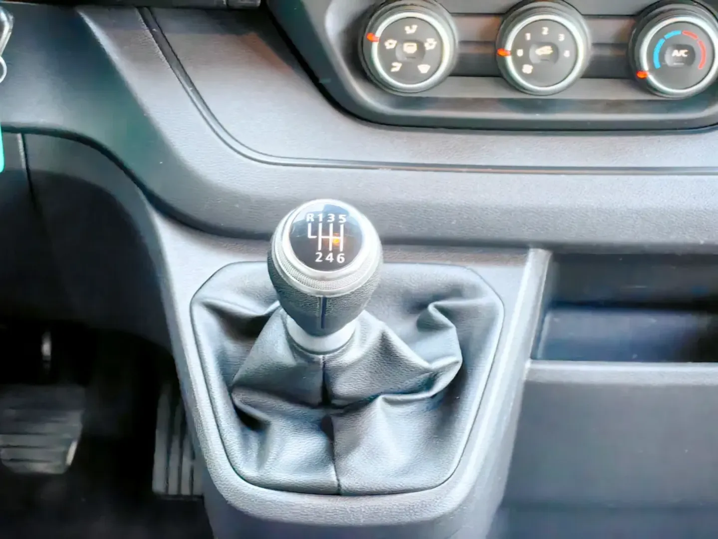 Cumpara/ Vinde online Renault Trafic 2021 SH, la cel mai bun pret pentru tine!