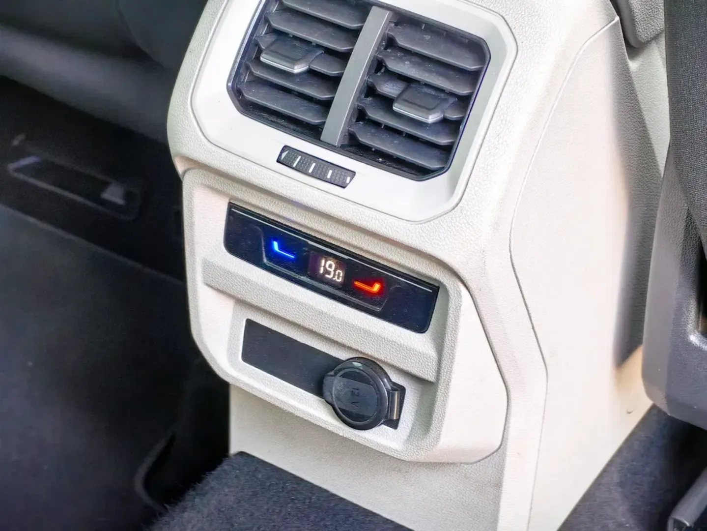 Cumpara/ Vinde online Volkswagen Tiguan 2023 SH, la cel mai bun pret pentru tine!