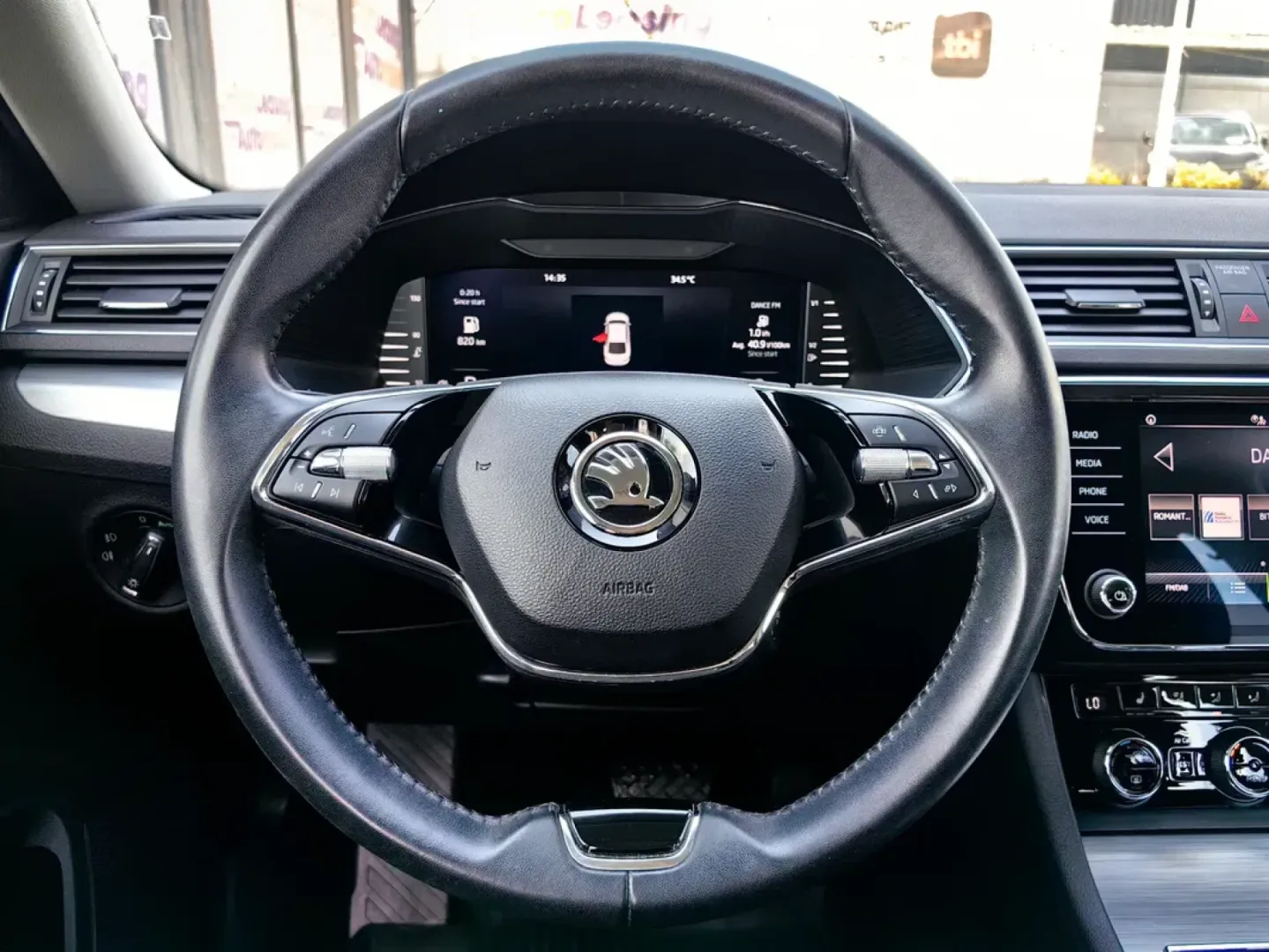Cumpara/ Vinde online Skoda Superb 2023 SH, la cel mai bun pret pentru tine!