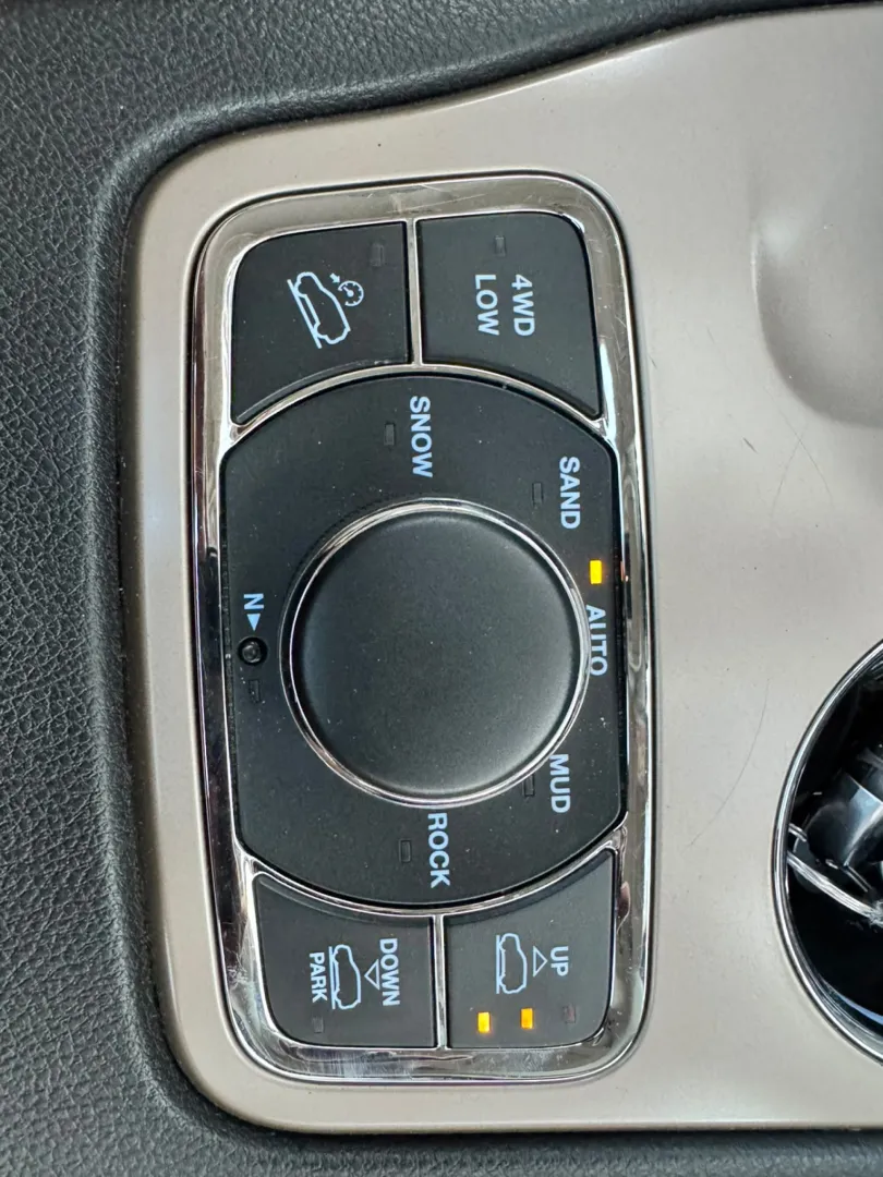 Cumpara/ Vinde online Jeep Grand Cherokee 2015 SH, la cel mai bun pret pentru tine!