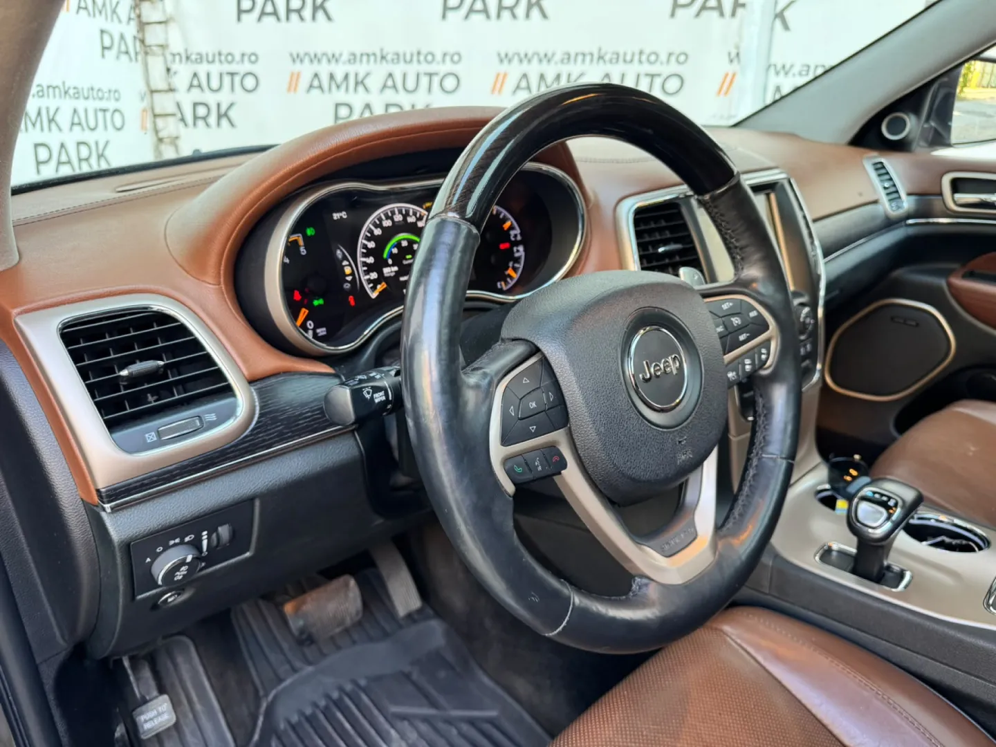 Cumpara/ Vinde online Jeep Grand Cherokee 2015 SH, la cel mai bun pret pentru tine!
