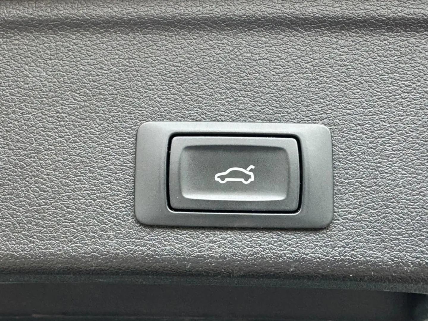Cumpara/ Vinde online Audi A4 2017 SH, la cel mai bun pret pentru tine!
