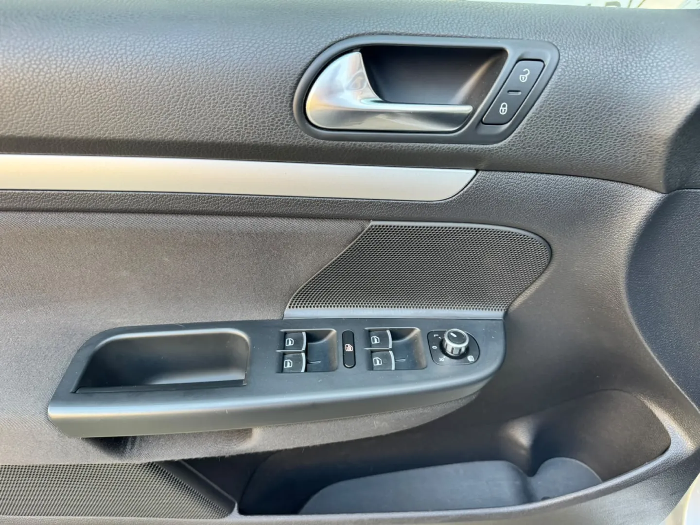 Cumpara/ Vinde online Volkswagen Golf 2010 SH, la cel mai bun pret pentru tine!