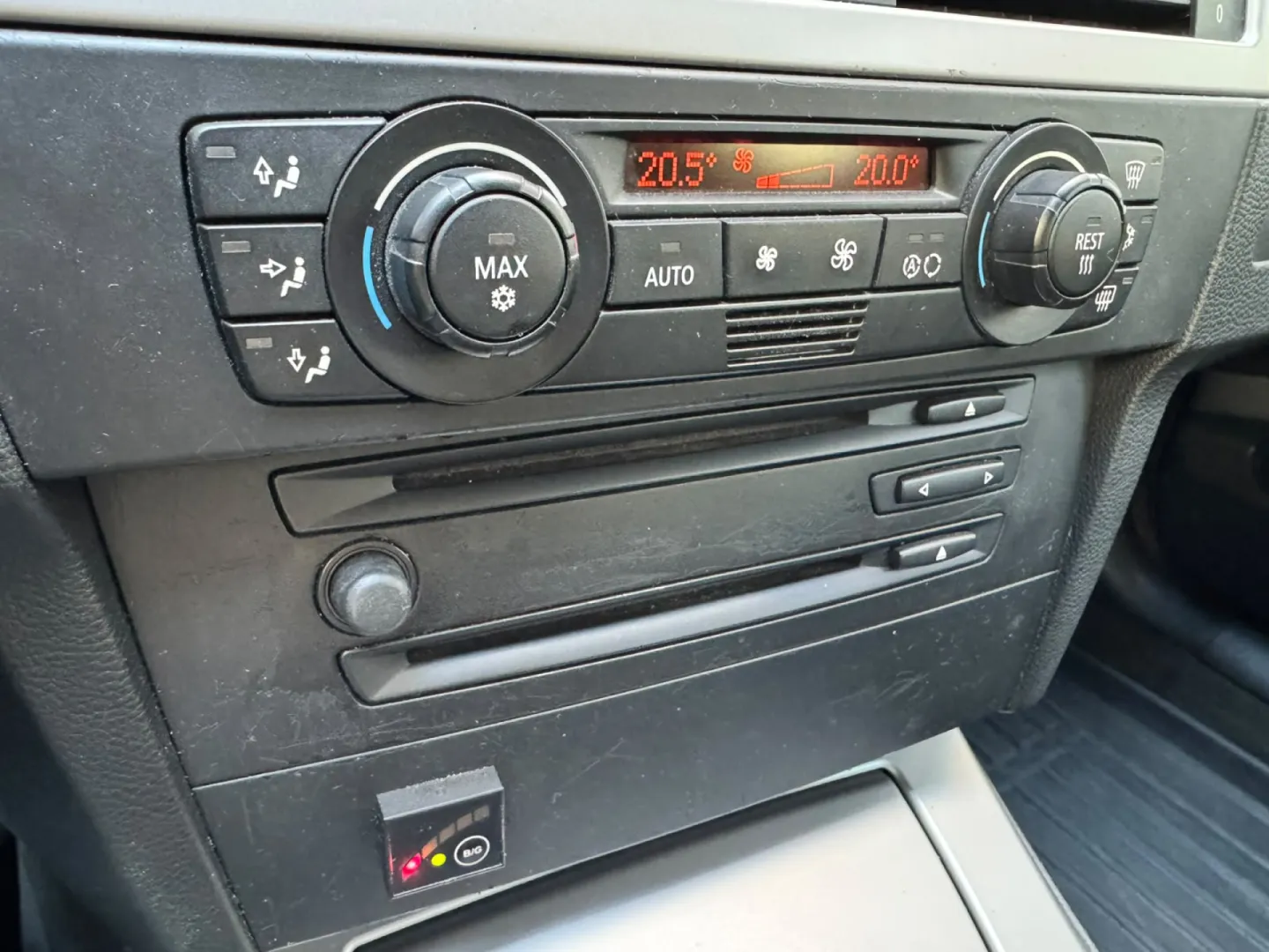 Cumpara/ Vinde online BMW 320 2006 SH, la cel mai bun pret pentru tine!