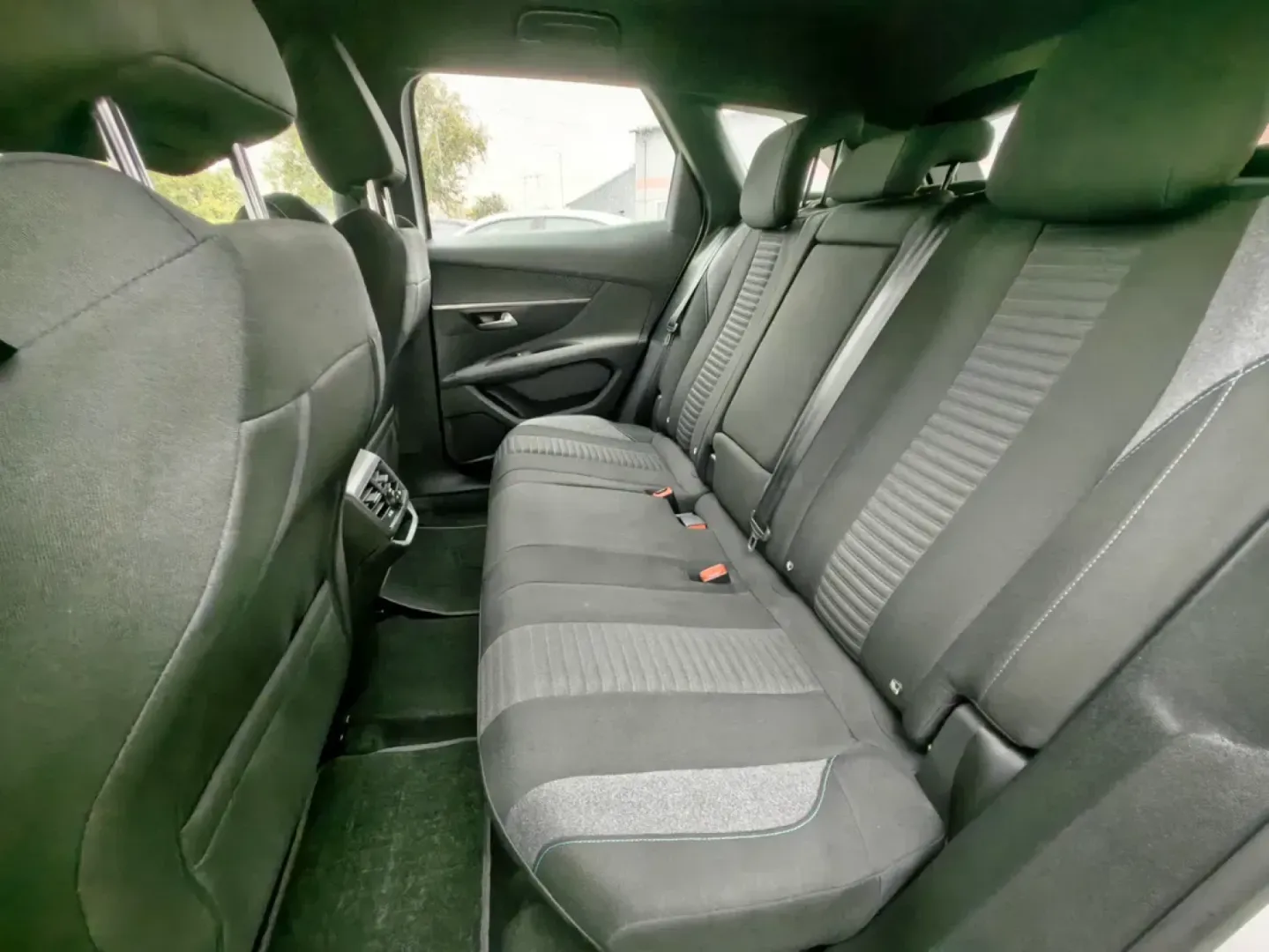 Cumpara/ Vinde online Peugeot 3008 2023 SH, la cel mai bun pret pentru tine!