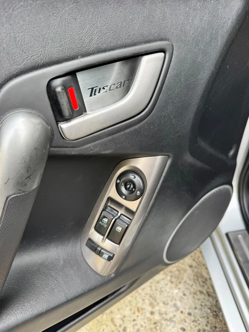 Cumpara/ Vinde online Hyundai Coupe 2001 SH, la cel mai bun pret pentru tine!