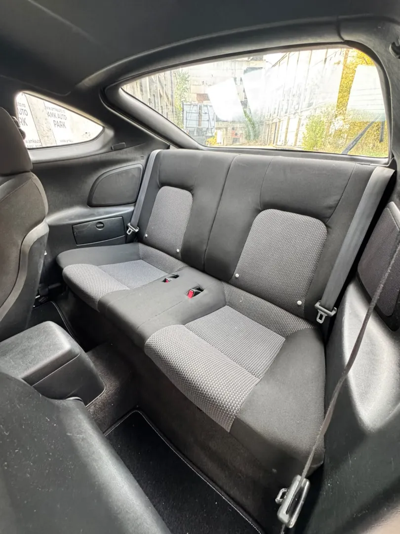 Cumpara/ Vinde online Hyundai Coupe 2001 SH, la cel mai bun pret pentru tine!