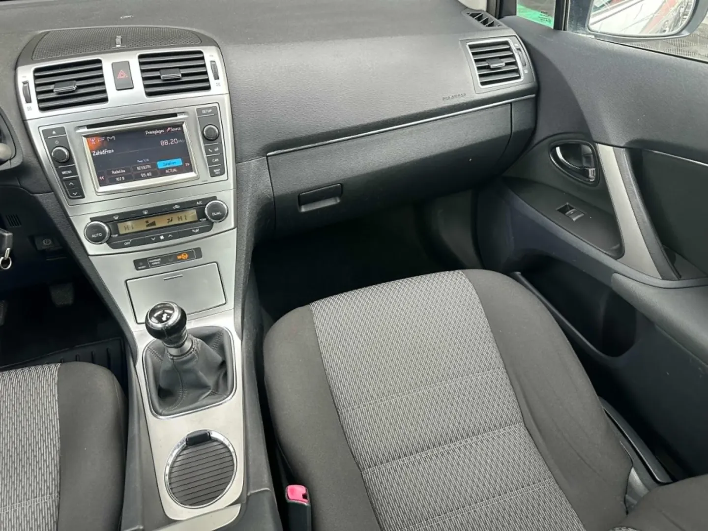 Cumpara/ Vinde online Toyota Avensis 2013 SH, la cel mai bun pret pentru tine!
