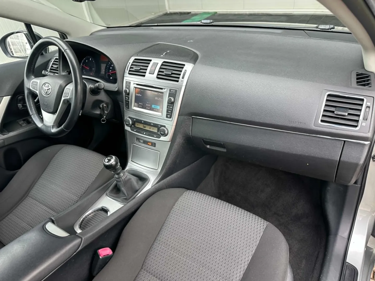 Cumpara/ Vinde online Toyota Avensis 2013 SH, la cel mai bun pret pentru tine!