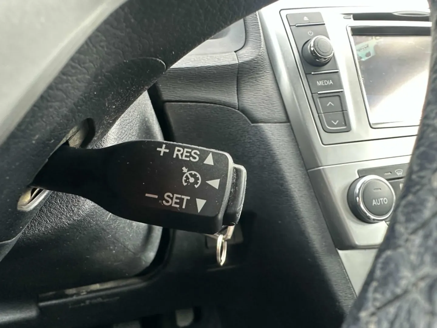 Cumpara/ Vinde online Toyota Avensis 2013 SH, la cel mai bun pret pentru tine!