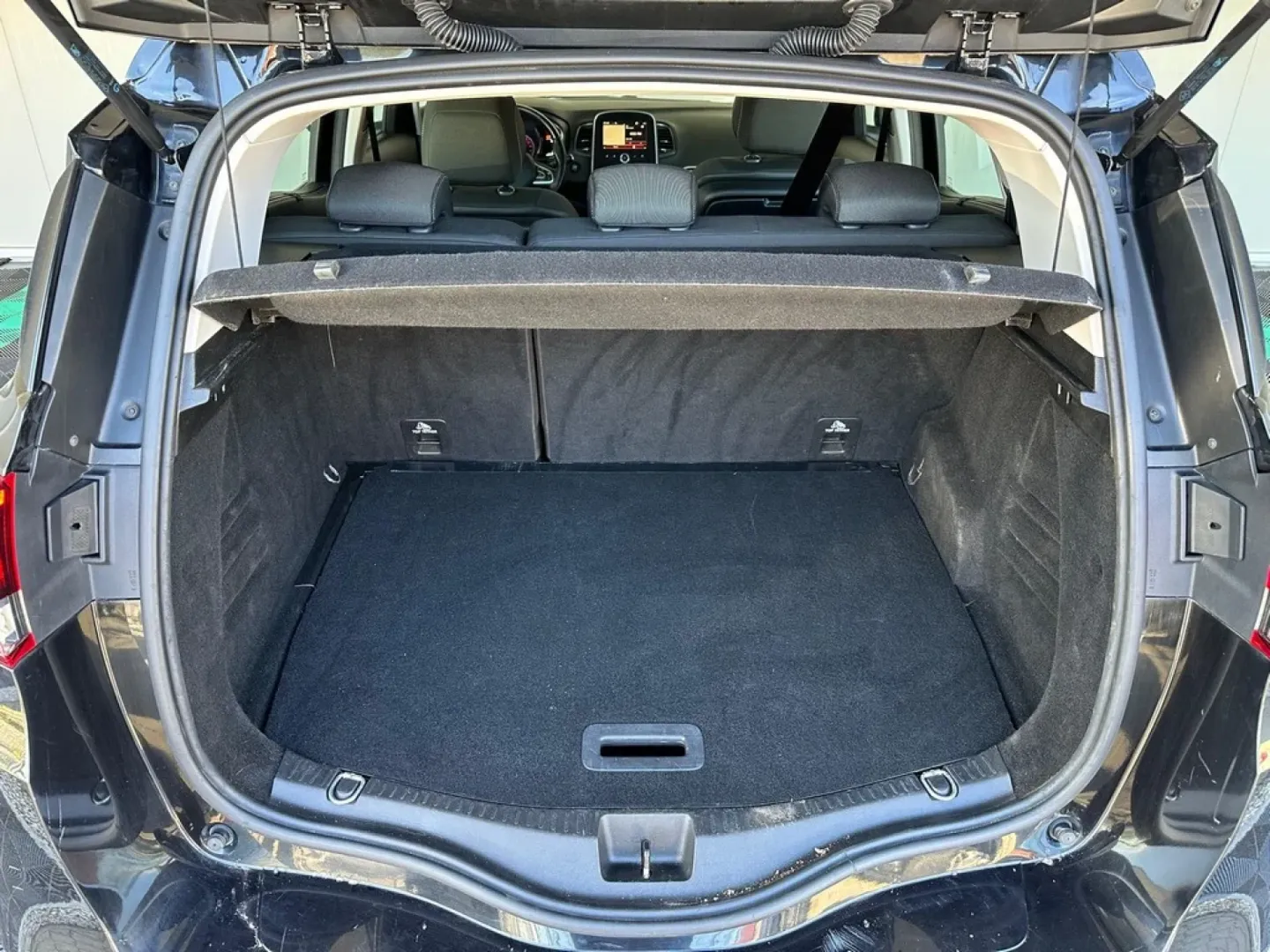 Cumpara/ Vinde online Renault Scenic 2018 SH, la cel mai bun pret pentru tine!