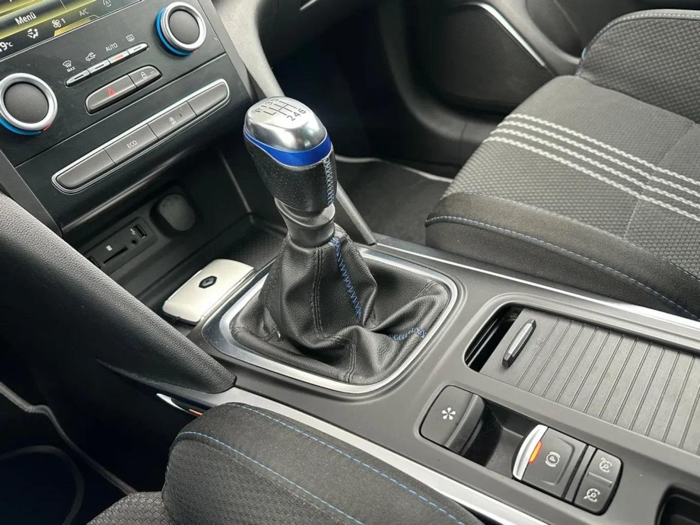 Cumpara/ Vinde online Renault Megane 2017 SH, la cel mai bun pret pentru tine!