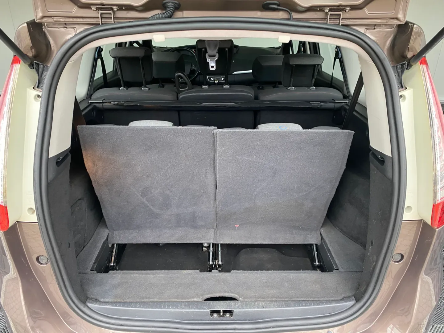 Cumpara/ Vinde online Renault Scenic 2013 SH, la cel mai bun pret pentru tine!