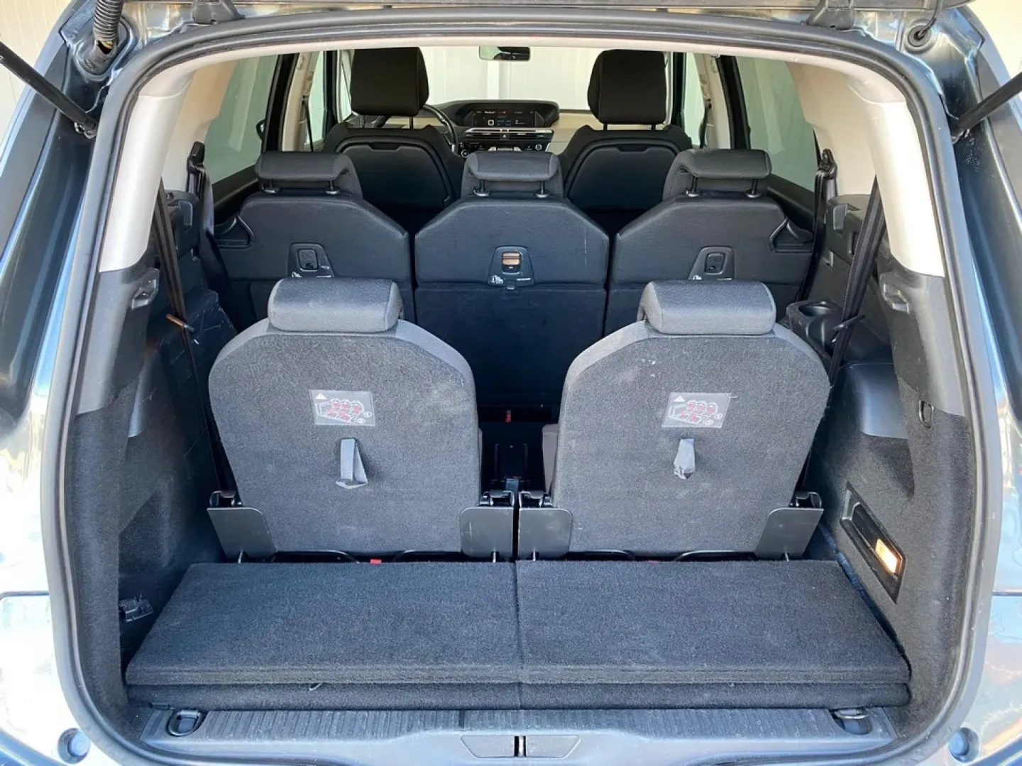 Cumpara/ Vinde online Citroen C4 2015 SH, la cel mai bun pret pentru tine!