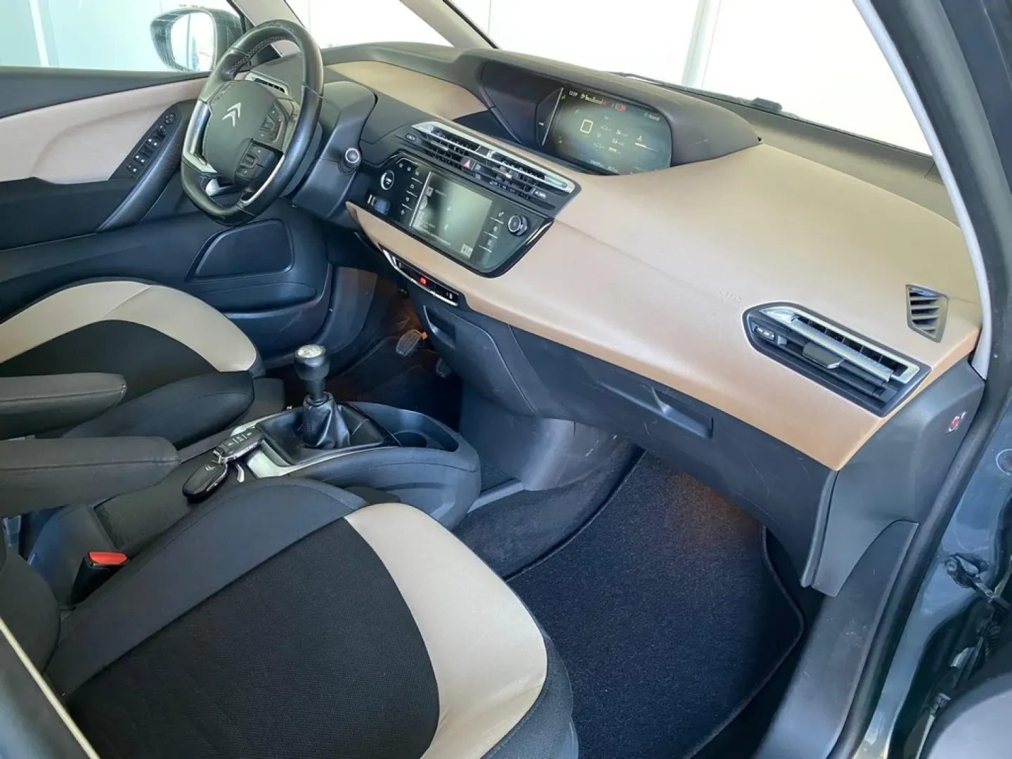 Cumpara/ Vinde online Citroen C4 2015 SH, la cel mai bun pret pentru tine!