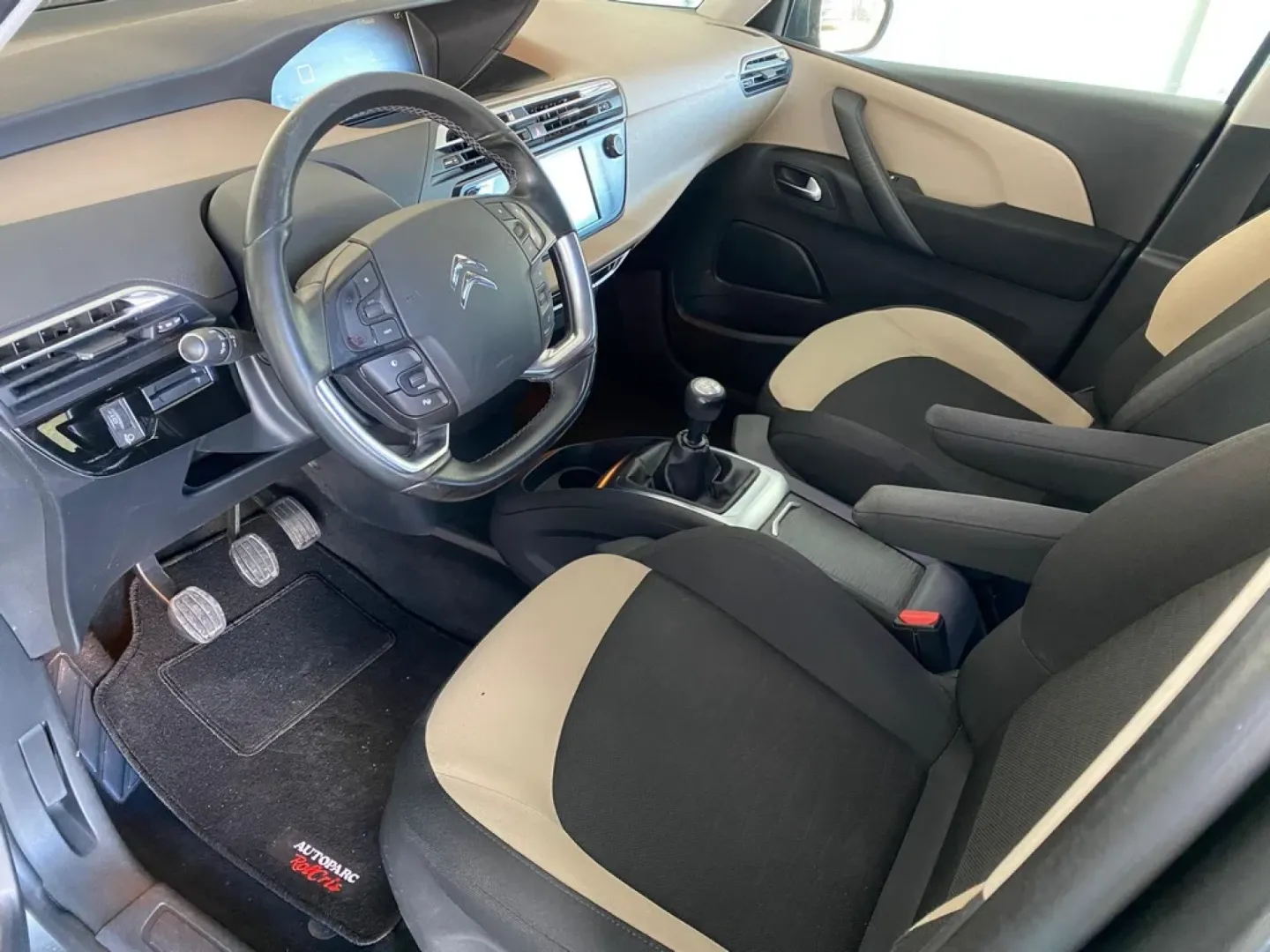 Cumpara/ Vinde online Citroen C4 2015 SH, la cel mai bun pret pentru tine!
